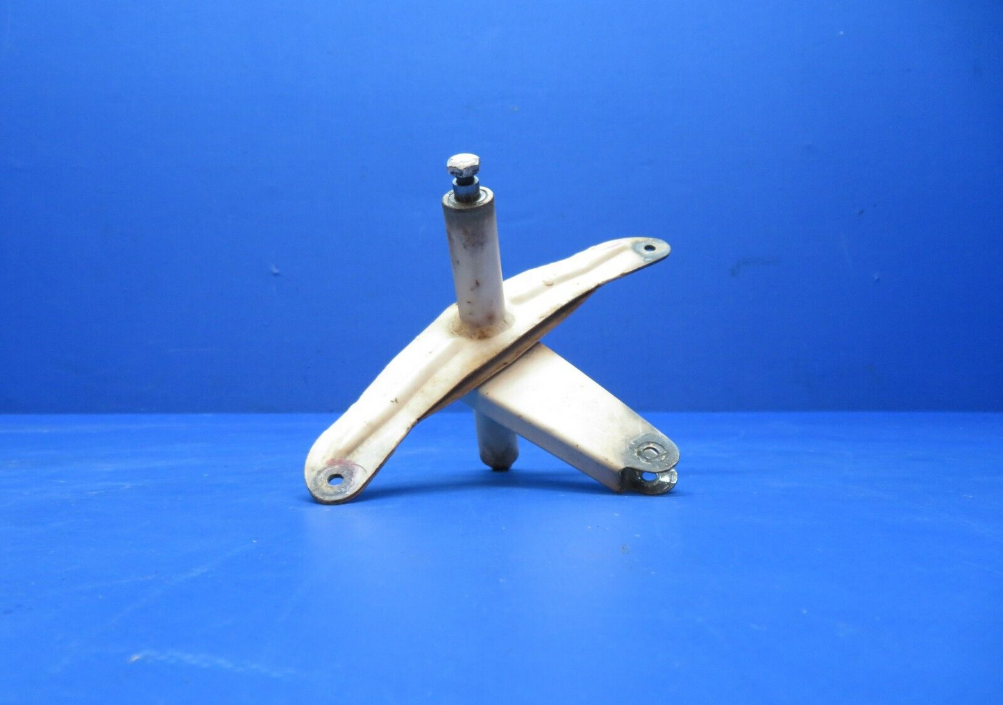 Cessna 188B AGpickup LH Flap Bellcrank Assy P/N 0523535-9AGW (0723-525)
