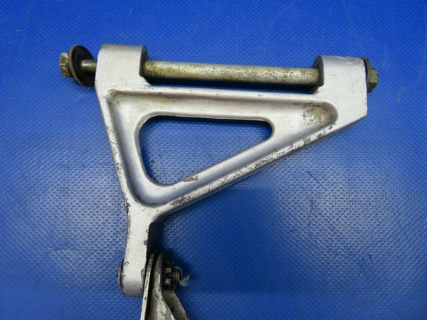 Beech Baron 95-A55 Landing Gear Door Actuator Rod & Arm RH 45-815003-1 (0420-404