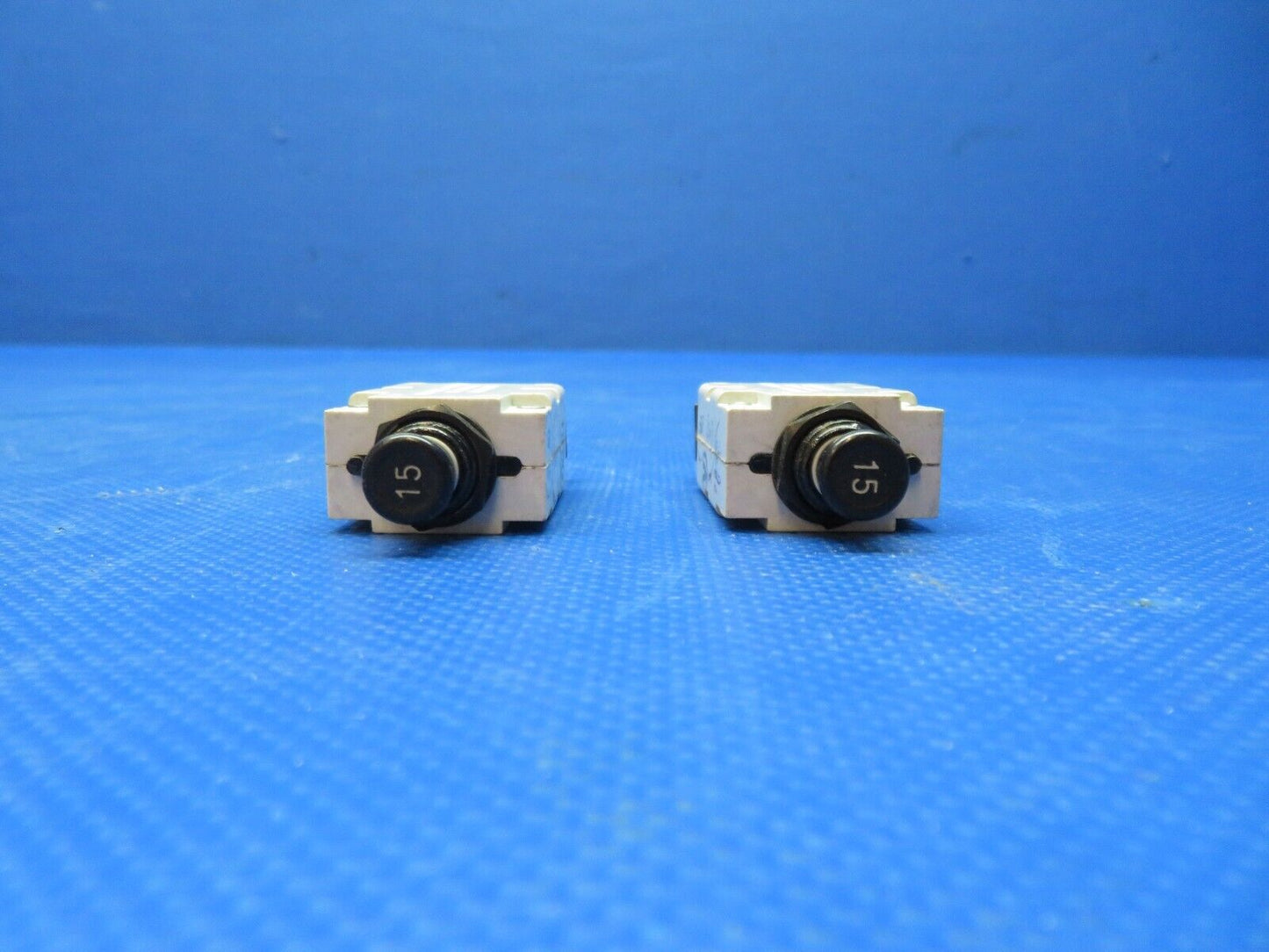 Mechanical Products 15 amp Circuit Breaker P/N 700-001-15 LOT OF 2 (0224-226)
