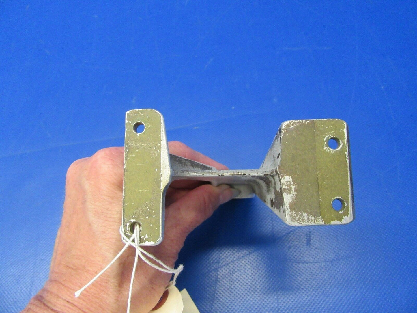 Cessna 310 R Bracket Aileron LH P/N 5024002-13 (0918-54)
