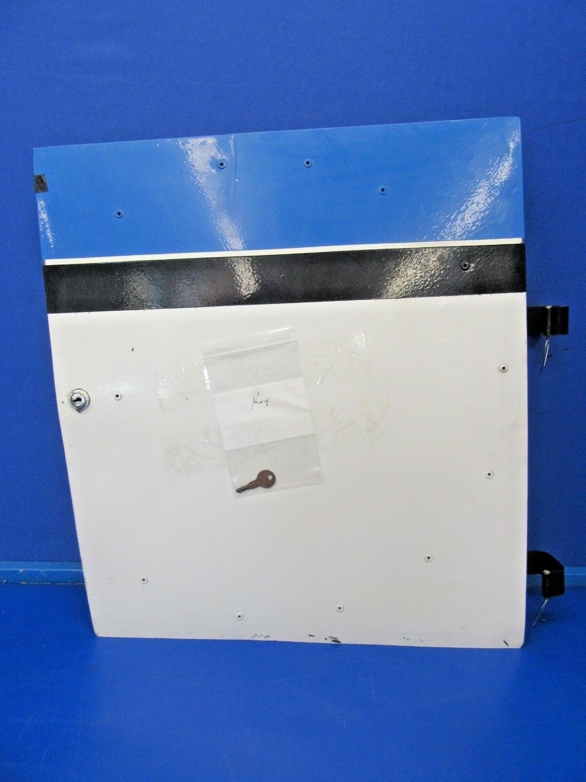 20706-004 Piper PA-24-250 Baggage Door HAS KEY (0818-395)