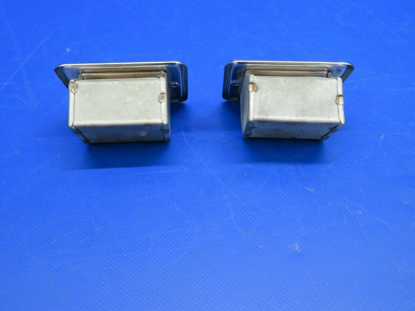 Beech Baron 58P Ash Tray LOT OF 2 (0420-121)