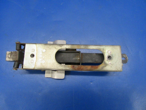 Piper Cherokee 140 Latch Door Housing w/ Spring Cabin Door 68188-000 (0319-206)