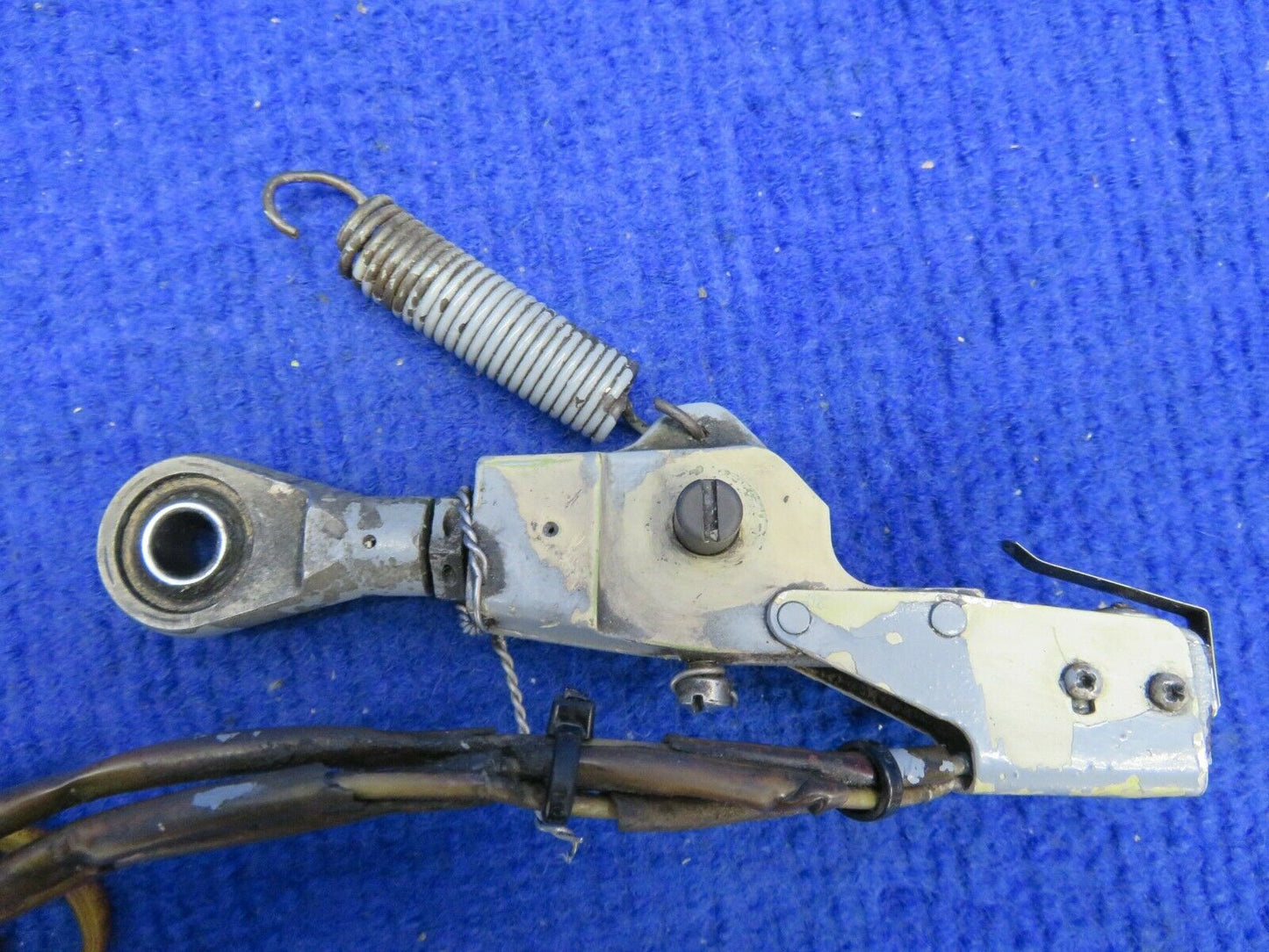 Cessna 310 / 310R Lock Assy LWR Side Brace LH P/N 0841110-3 (0422-40)
