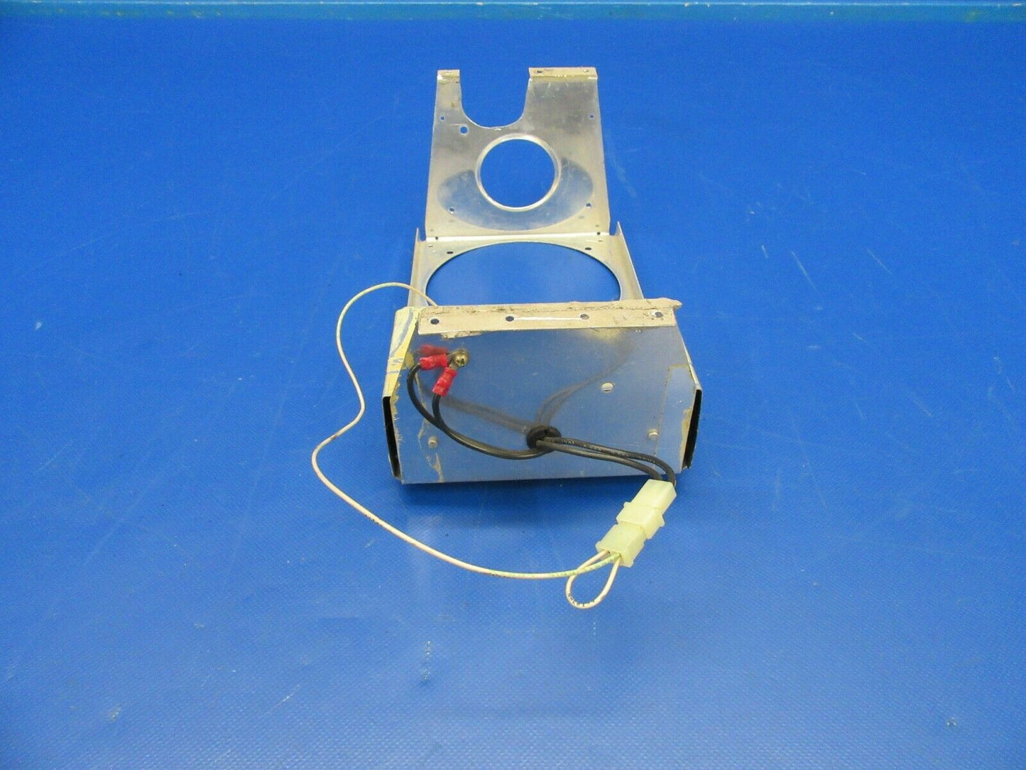 Cessna P210N / 210 Bracket Speaker & Light Housing 2111681-1 (1019-117)