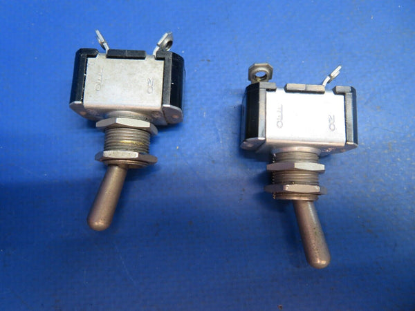 1964 Cessna 172 Switch / Circuit Breaker P/N W31-X2M1G-40 LOT OF 4 (0123-608)