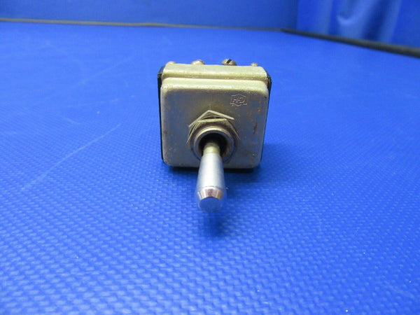 Beech Baron 95-B55 Toggle Switch P/N 35-380053-9 (1121-346)