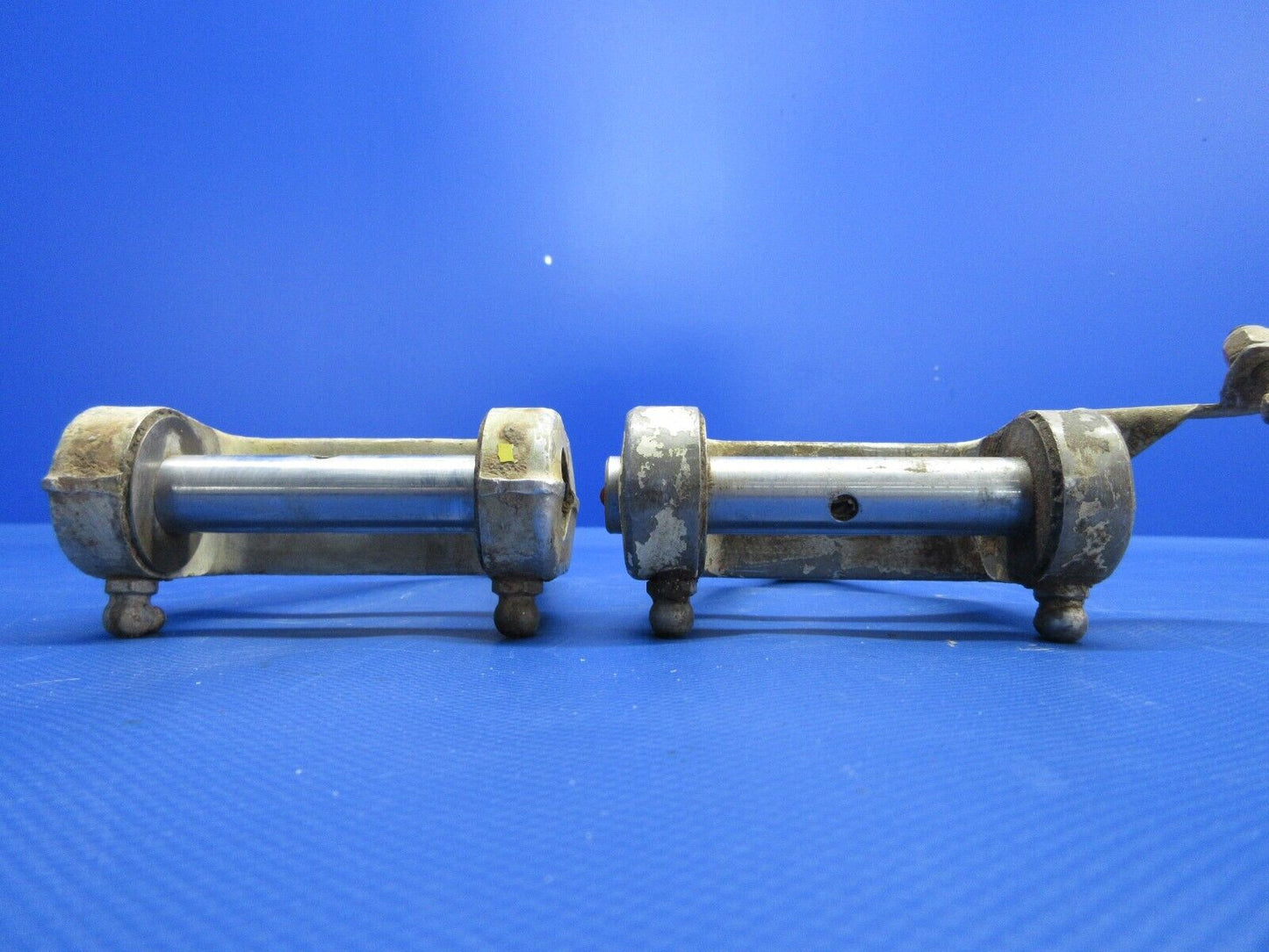 Beech 18 Landing Gear Torque Knee P/N 404-188408 SET (0224-1323)