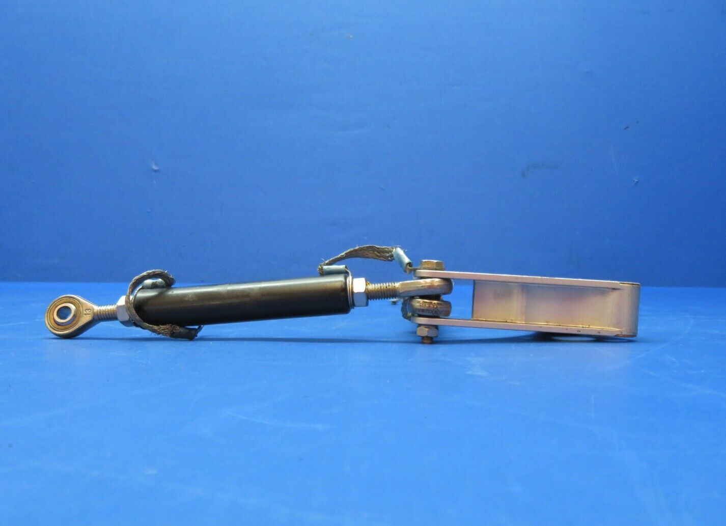 Diamond DA-42 Aileron Bellcrank w/ Rods P/N DA4-2713-10-50 (0623-468)