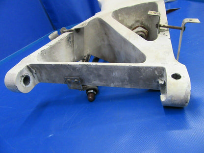 Beech Sierra B24R Main Landing Gear LH P/N 169-810001-601 (0719-217)