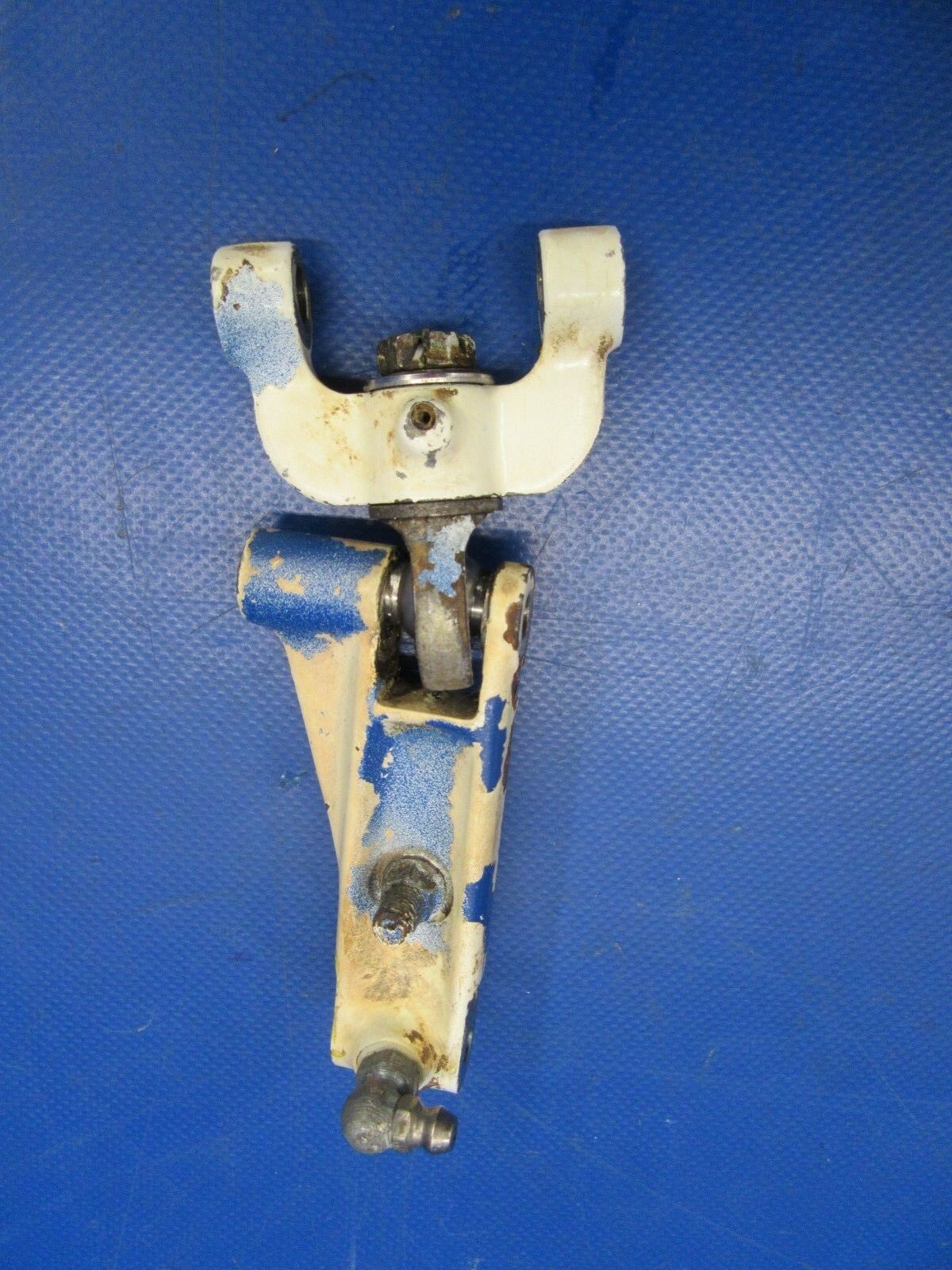 Beech Baron 95-B55 Link & Yoke Nose Gear 35-825173-2, 35-825007 (1018-309)