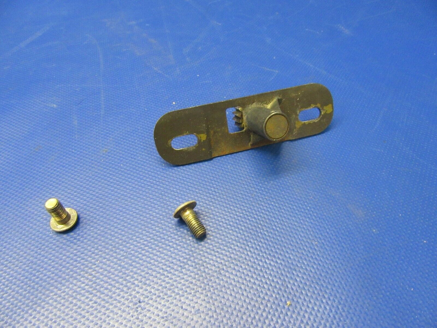 Cessna 210 / P210N Clutch Rotary Cabin Door P/N 2117159-1 (0421-581)