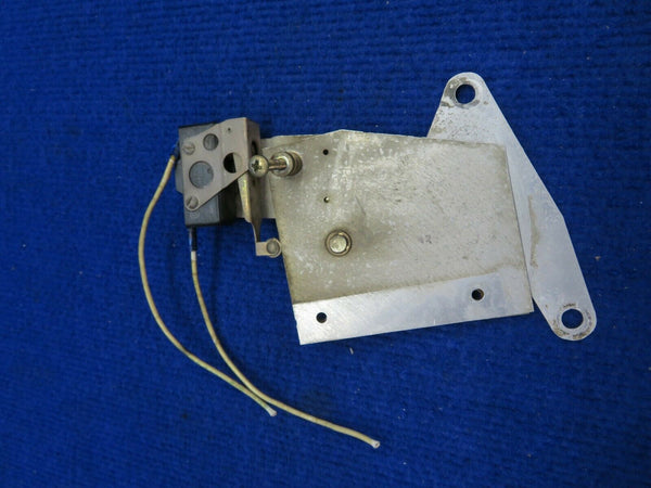 Beech 58 Baron Heat Control Bellcrank & Switch P/N 95-550002-31 (0322-769)