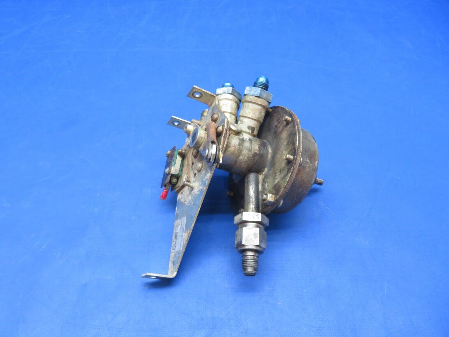 Cessna 310 / 310Q Airborne Fuel Valve Assy P/N 1H13-14 (0923-335)