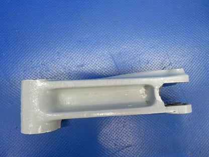 Beech Baron B58P Arm Idler Nose Gear Steering 35-825052-4 (0320-91)
