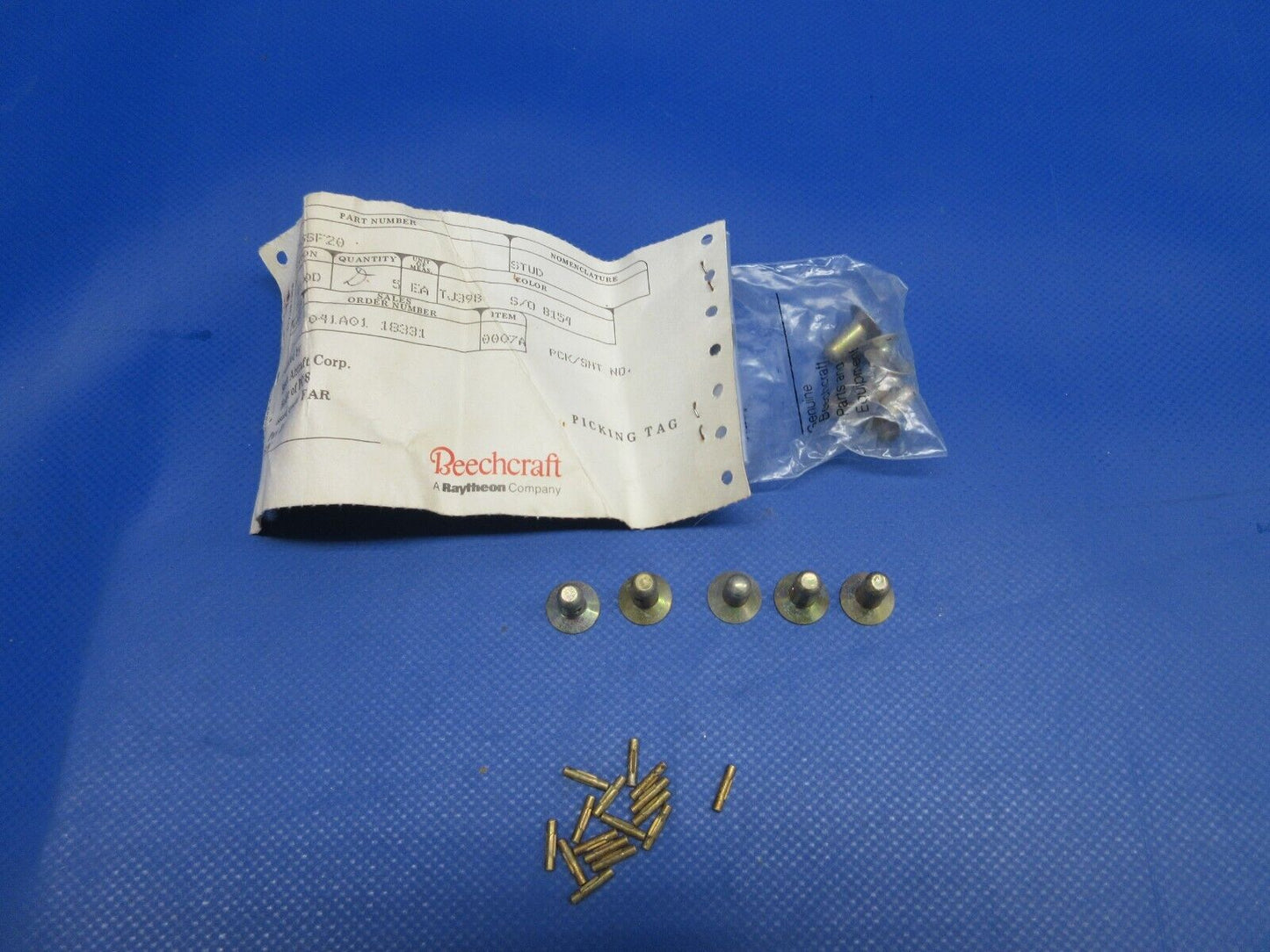 Beechcraft Studs P/N 1301765SF20 LOT OF 10 NOS (0224-1659)