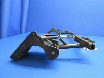 Cessna 310 / 310Q RH Rudder Pedal Torque Tube w/ Pedal P/N 0813018-16 (0823-732)