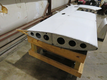 1968 Piper PA-28-140 Cherokee LH Wing P/N 66601-04 (0324-98)