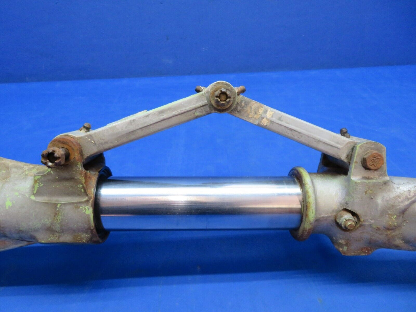 Cessna 310 / 310F LH Main Gear Assy P/N 0841000-97 FOR PARTS (1123-394)