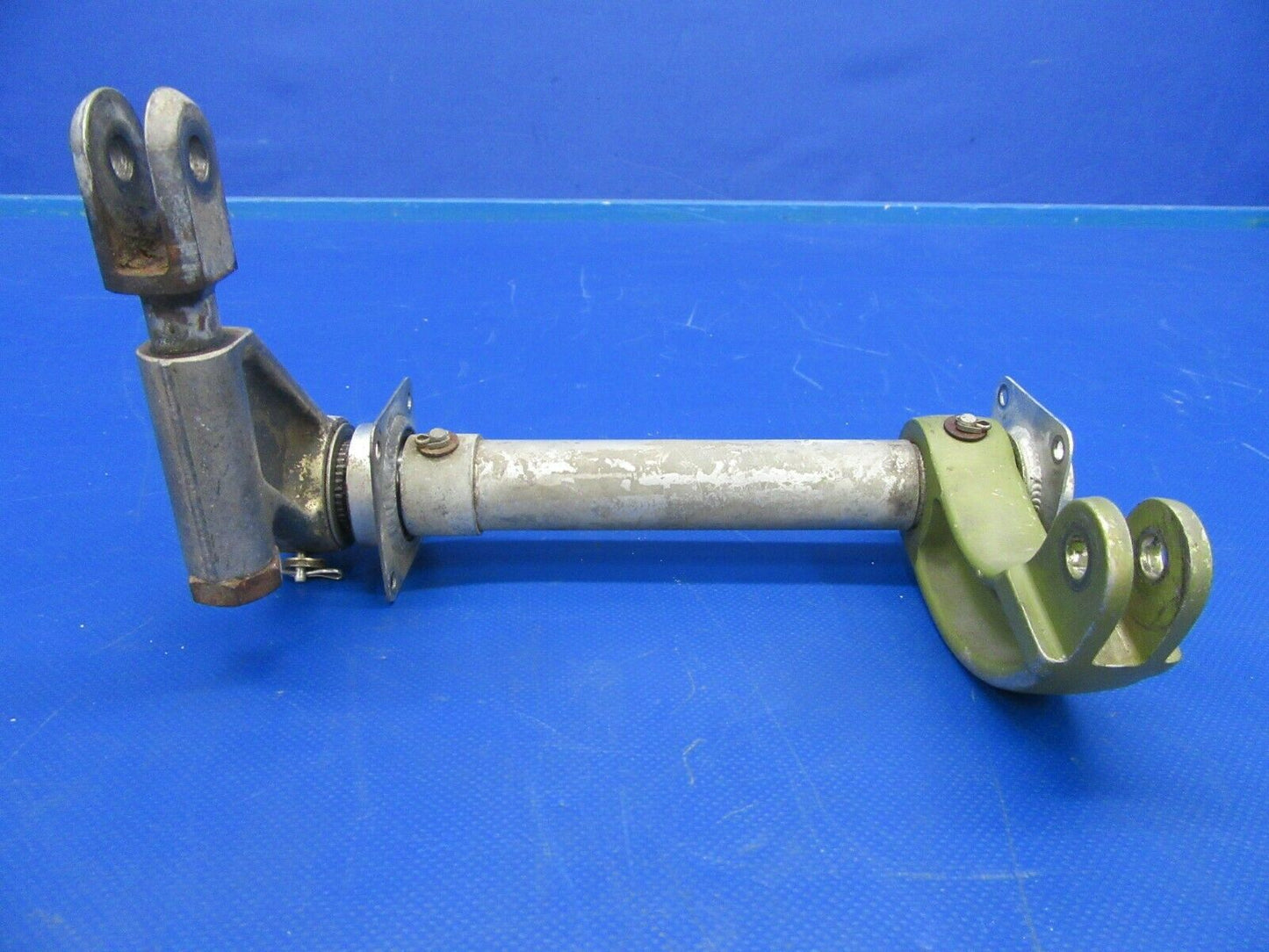 Cessna 310 / T310Q Bellcrank & Torque Tube 5045203-2, 0842104-497 (0519-476)