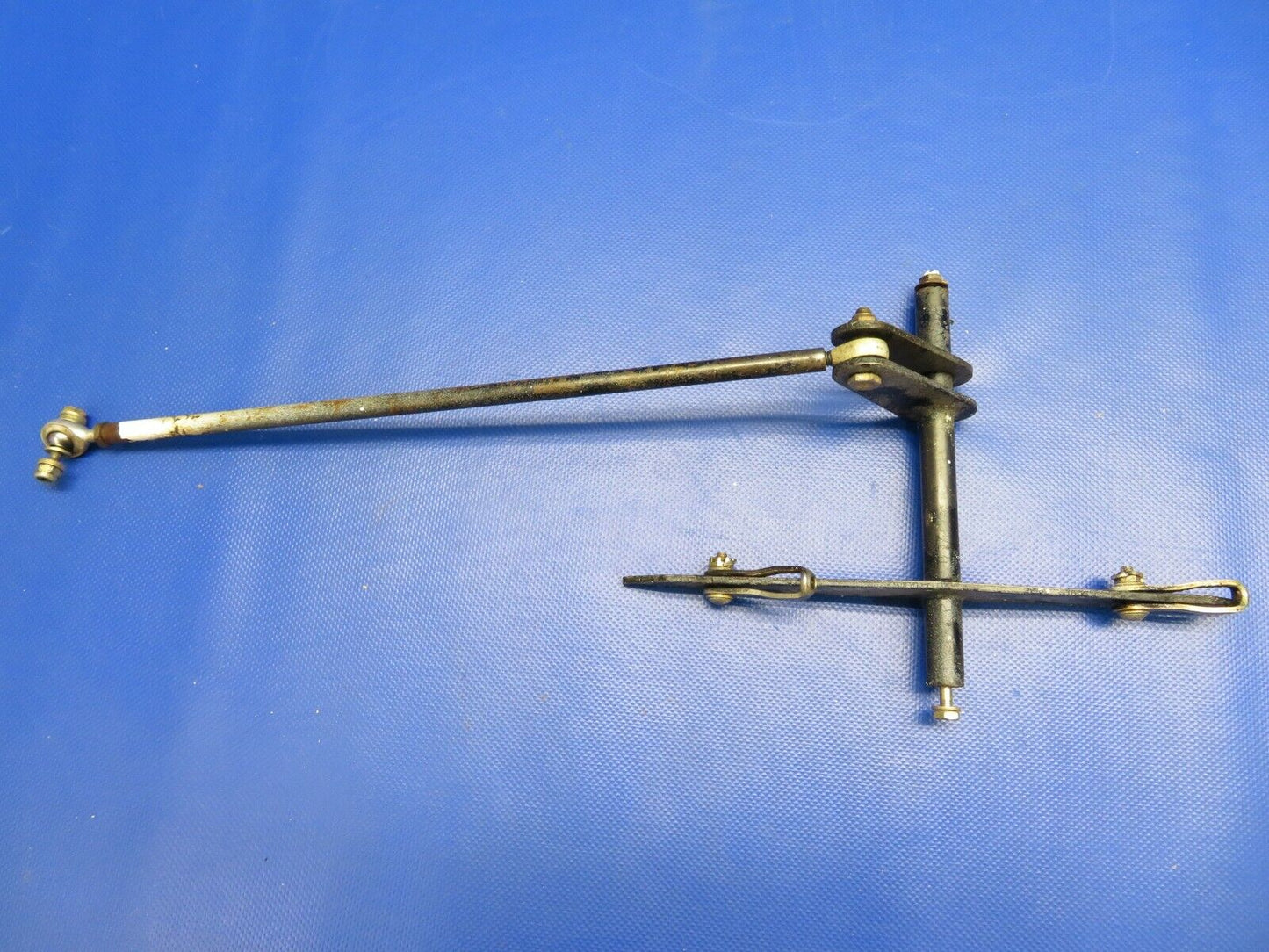 Piper PA-32R-300 Lance Aileron Bellcrank LH P/N 95680-00 (0121-449)