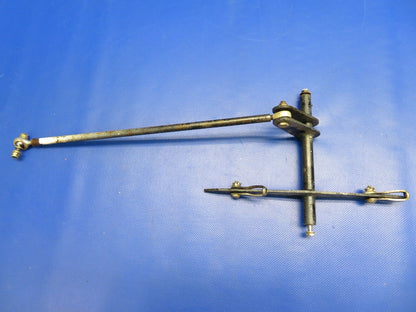 Piper PA-32R-300 Lance Aileron Bellcrank LH P/N 95680-00 (0121-449)