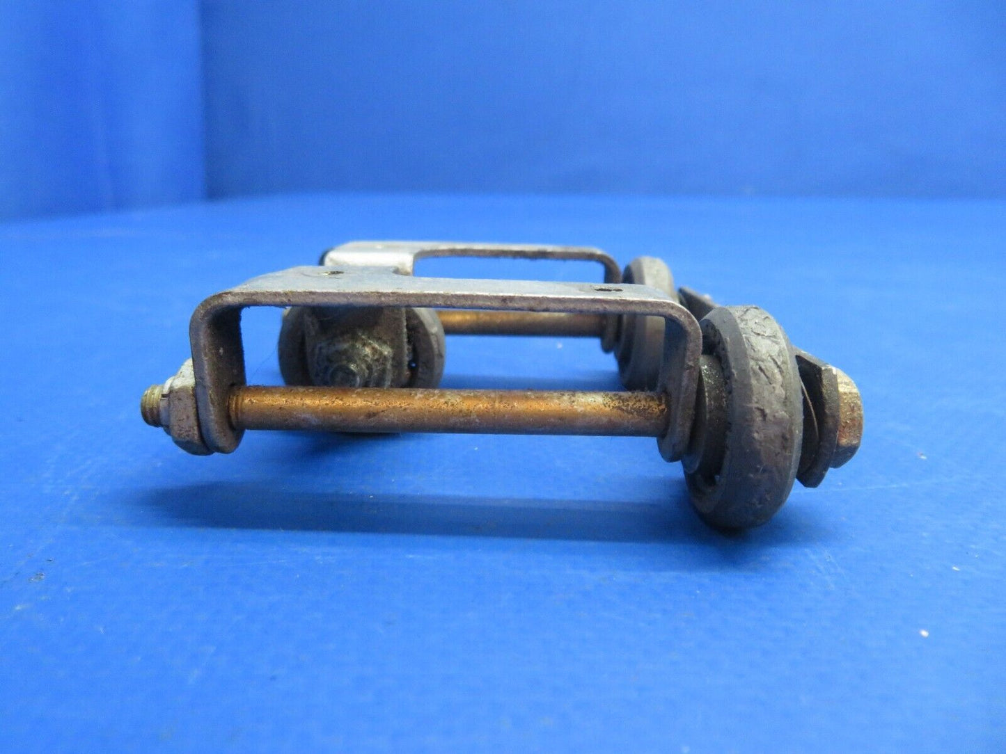 Piper Aztec Roller Assy Control Column P/N 16851-02, 16851-002 (1122-542)