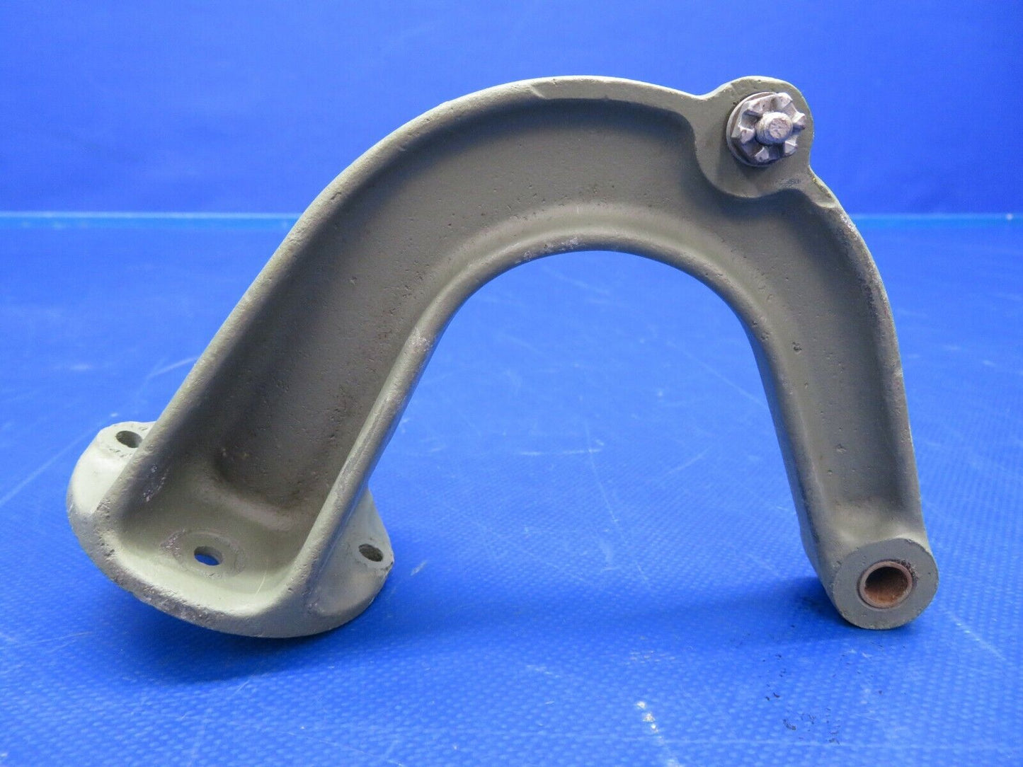 Cessna 310 Hinge Assy Middle Main Nose Gear Door P/N 0843538-1 (0520-399)