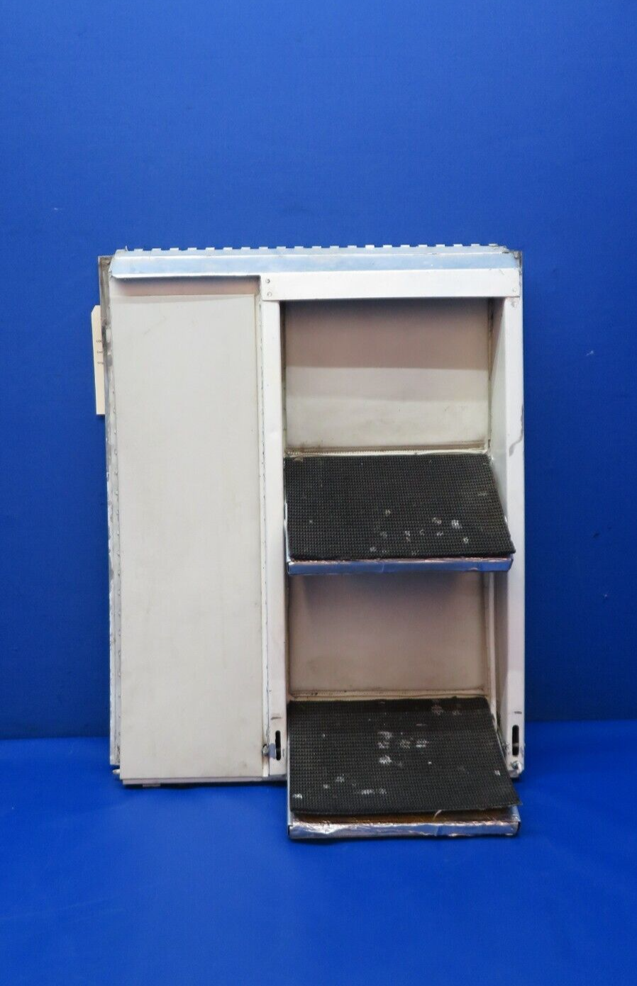 Cessna 401 Lower Cabin Door Assy P/N 5011180-204 (0523-234)