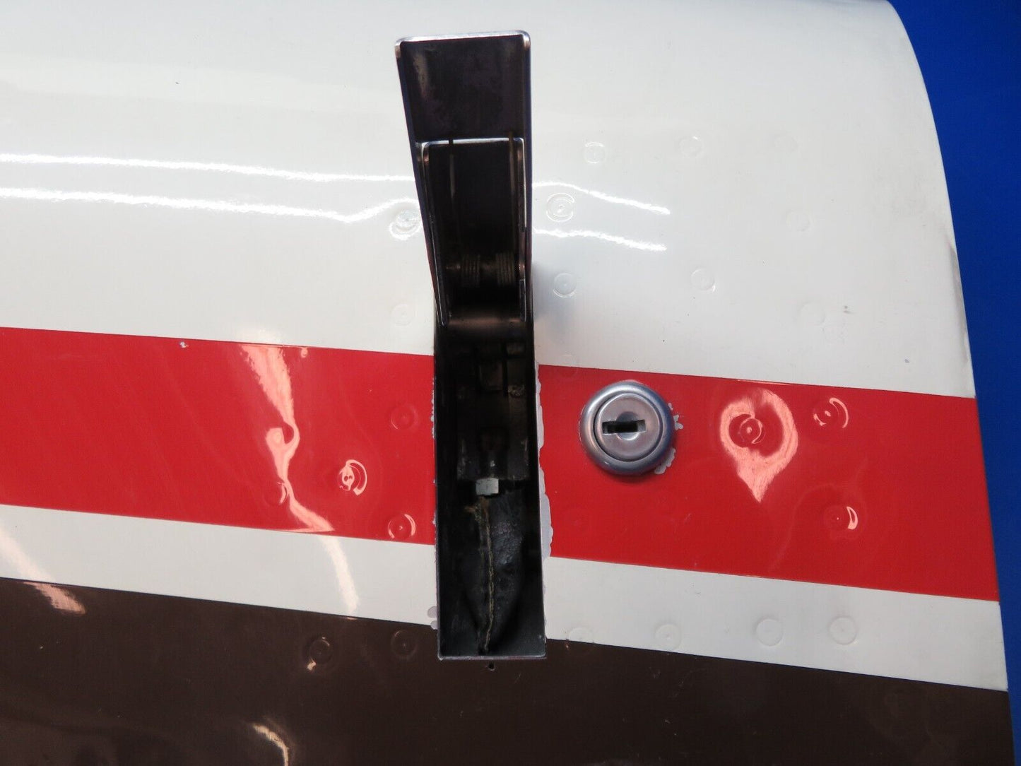 Beech 95-B55 Nose Baggage Compartment Door w/ Key  P/N 002-410055-3 (0523-1022)