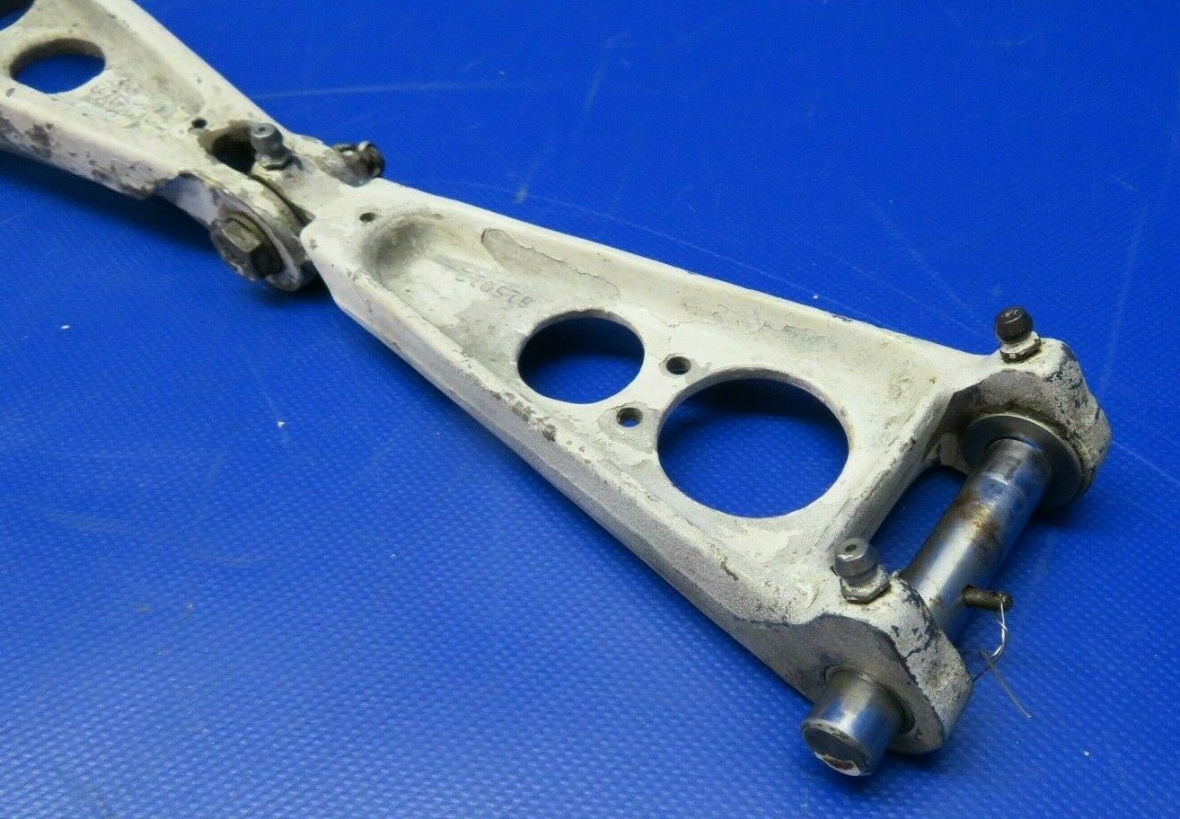 Beech Baron 95-A55 Main Gear Torque Knee Upper & Lower 35-815194-1 (0420-333)