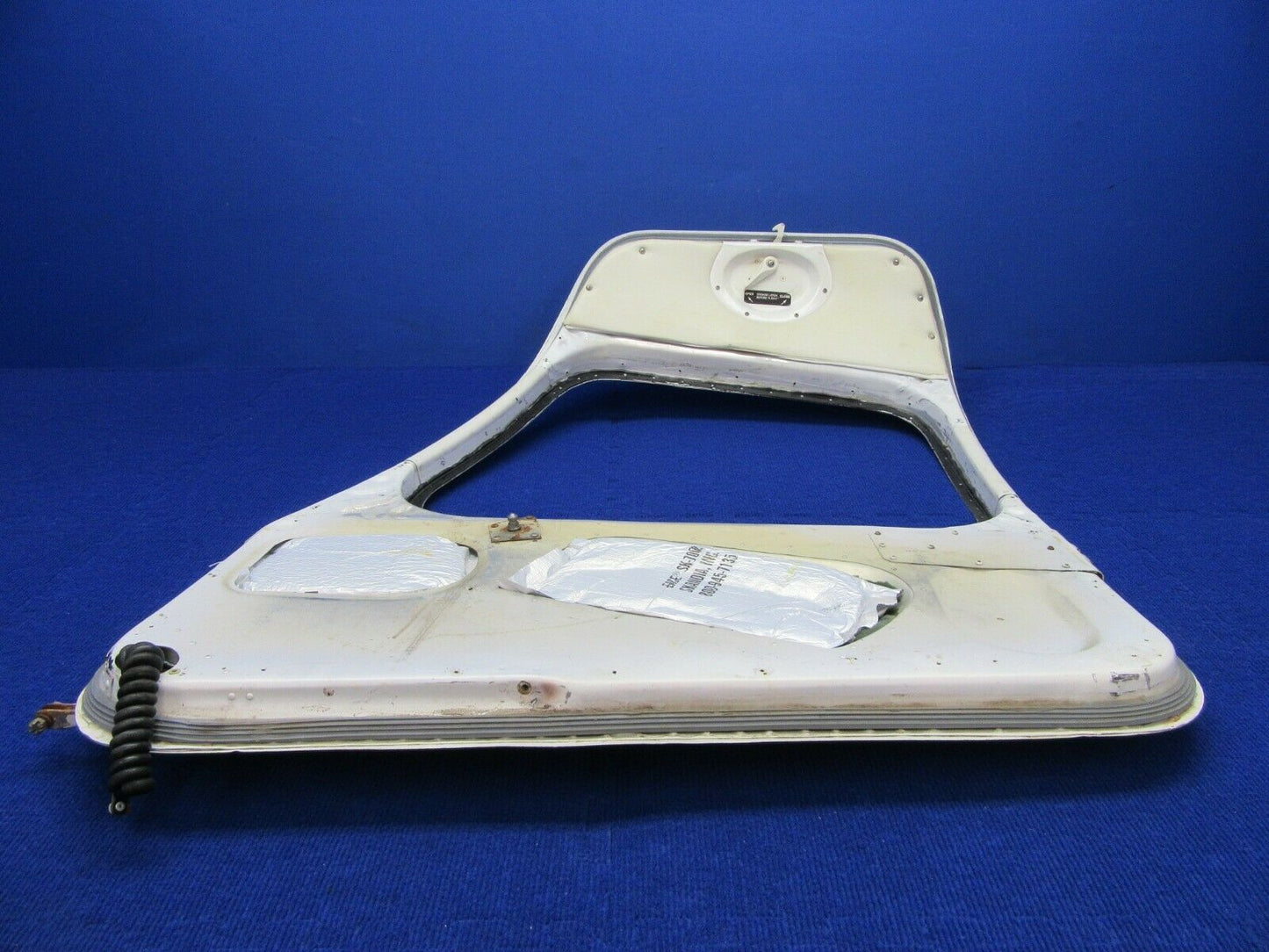 Piper PA-32-300 Cabin Door FWD NO KEY NO GLASS 68185-00, 68185-000 (1121-543)