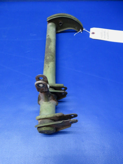Early Cessna 310 / 310B RH MG Torque Tube Retract P/N 0843510-16 (1223-225)