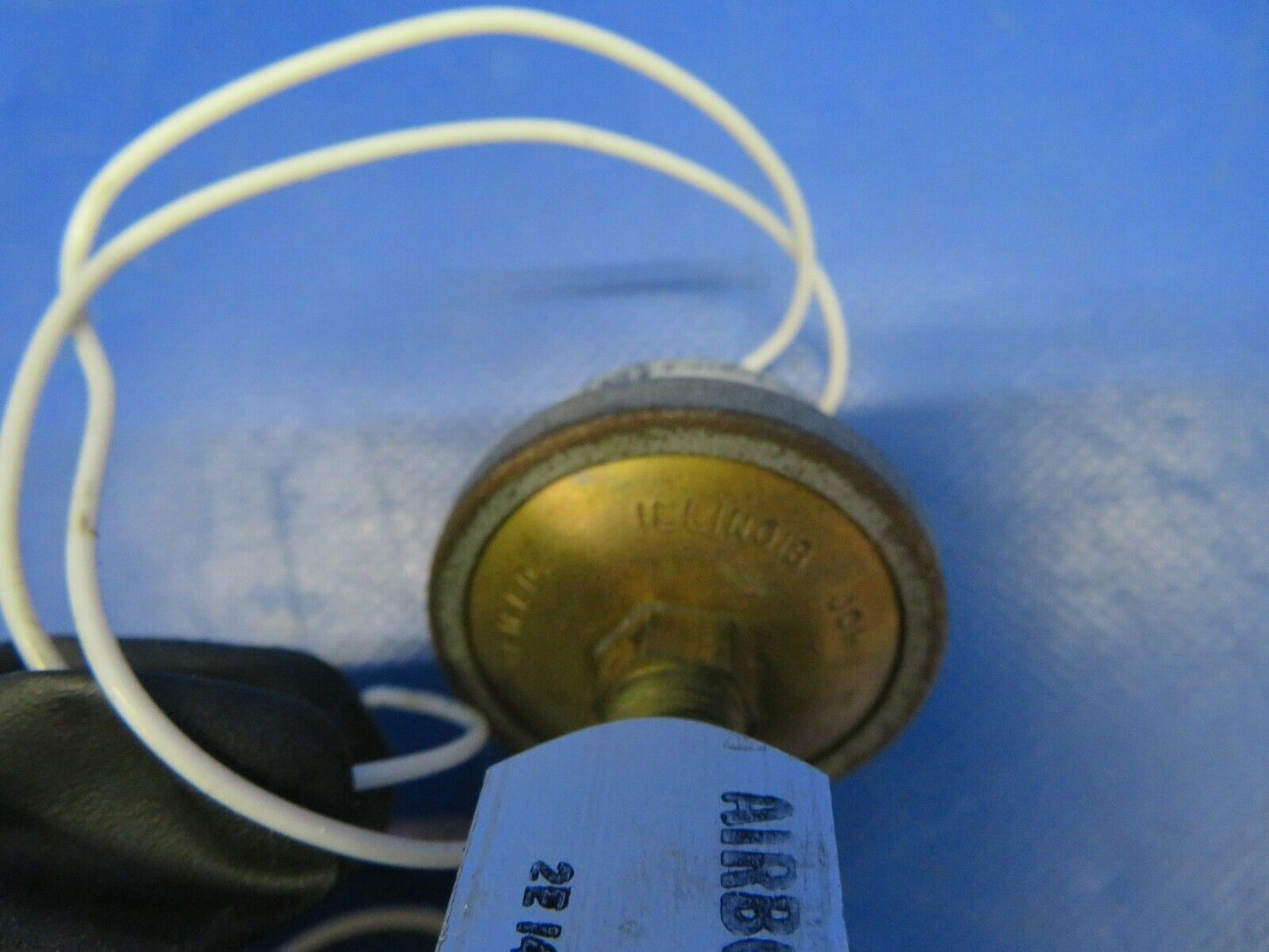 Beech Baron B58P Airborne De Ice Switch 2E14-2-17 (0320-425)