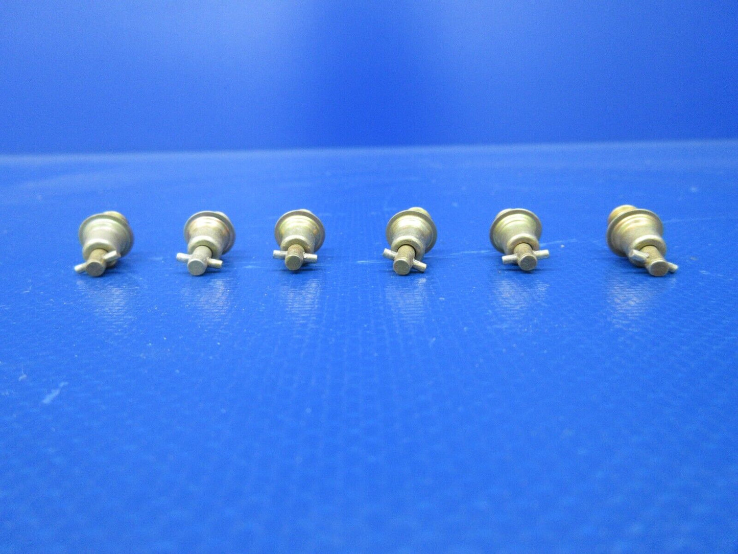 Cessna Stud w/ 8130 P/N S3275-108R LOT OF 6 NOS (1223-672)