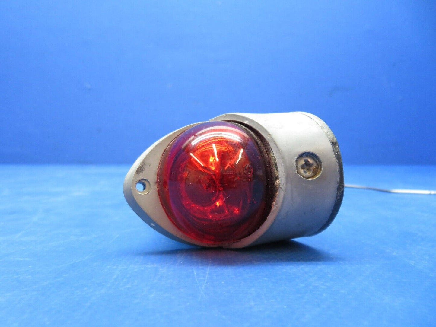 Cessna 310 / 310I LH Red Navigation Light Assy P/N 0823200-1 (0923-687)
