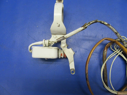 Beech Baron 95-B55 Switch Landing Gear Safety 95-361015-601, 35-361133 (1121-372
