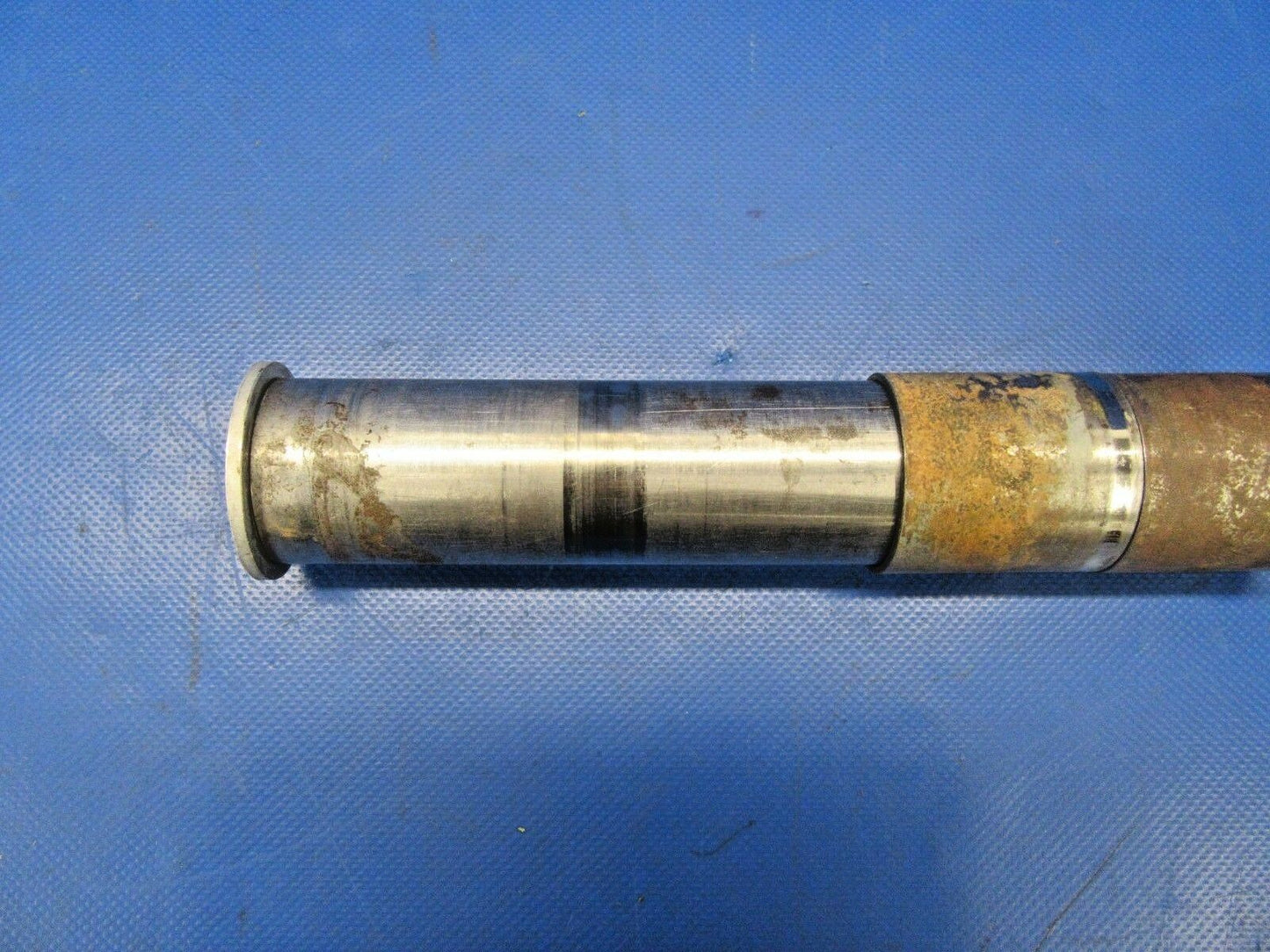 86062-86 Piper PA-24-250 Comanche Axle Main Wheel 6.00 x 6 (0818-373)