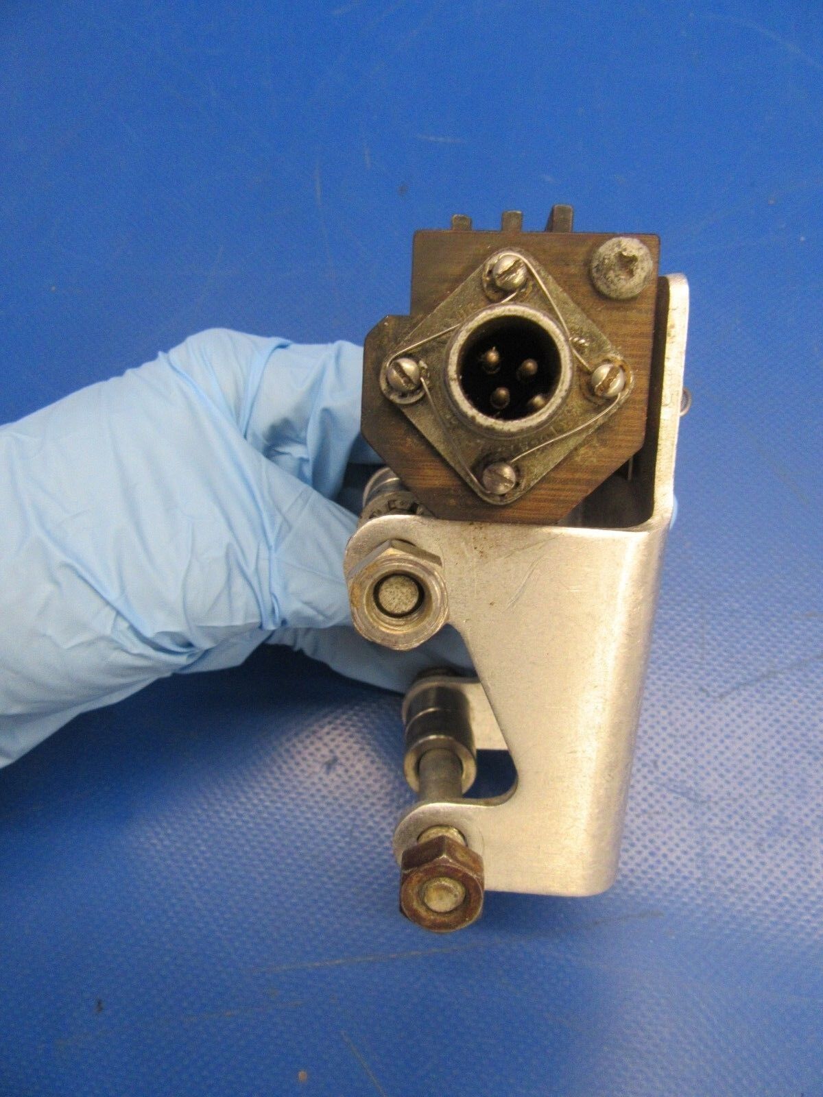 Piper PA-31 Navajo Propeller De-Ice / Deice Brush Block (0918-311)