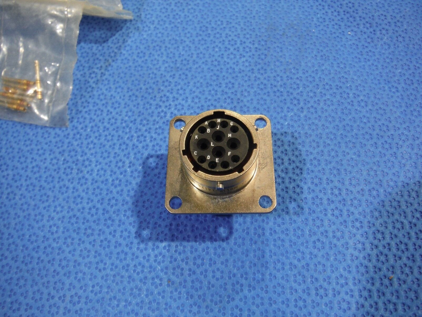Amphenol Circular Connector P/N MS3472L14-12S   (1015-17)