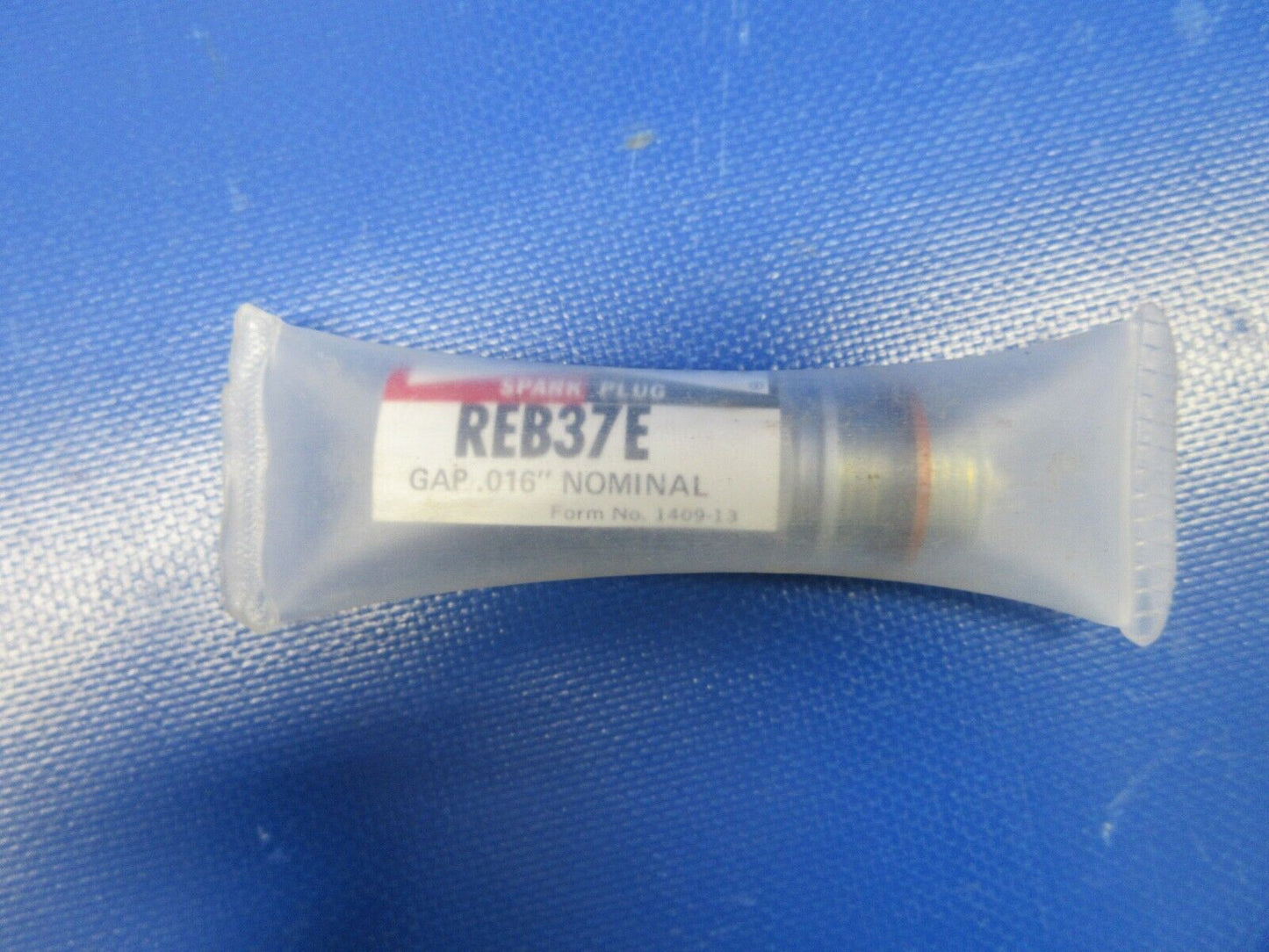 Champion REB37E Spark Plugs LOT OF 6 NOS (1223-614)