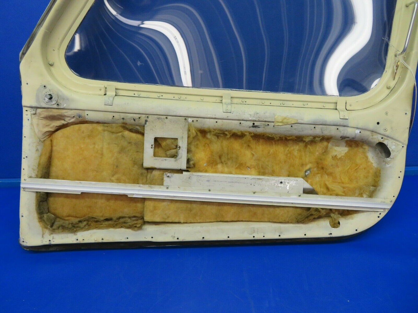 1964 Beech Baron 95-B55 Cabin Door w/ Key Gray Tint P/N 95-420012-606 (0320-165)
