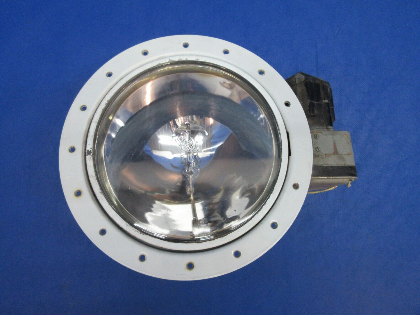 Cessna 310 / 310F Grimes Retractable Landing Light P/N G-3801A-1A (1123-817)