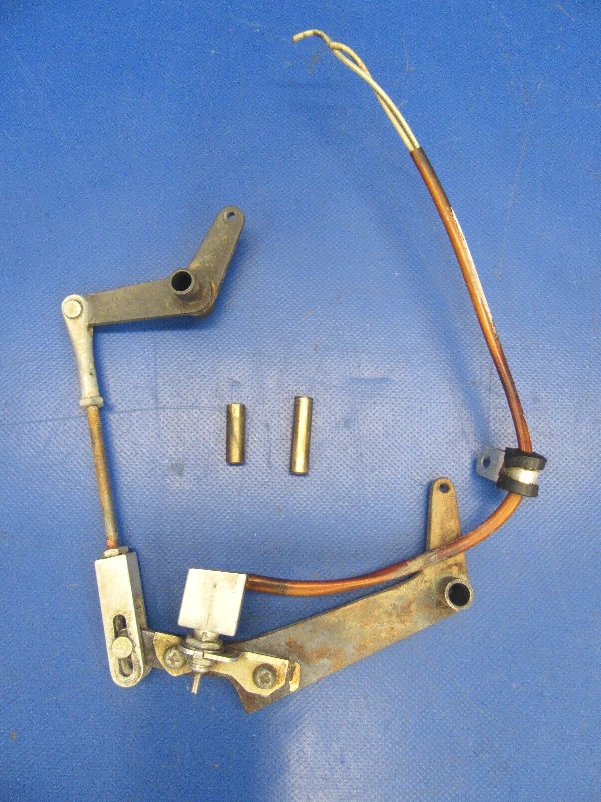 Cessna 210 E Uplock Linkage Main Gear P/N 1241428-1, 1241430-1 (0618-128)