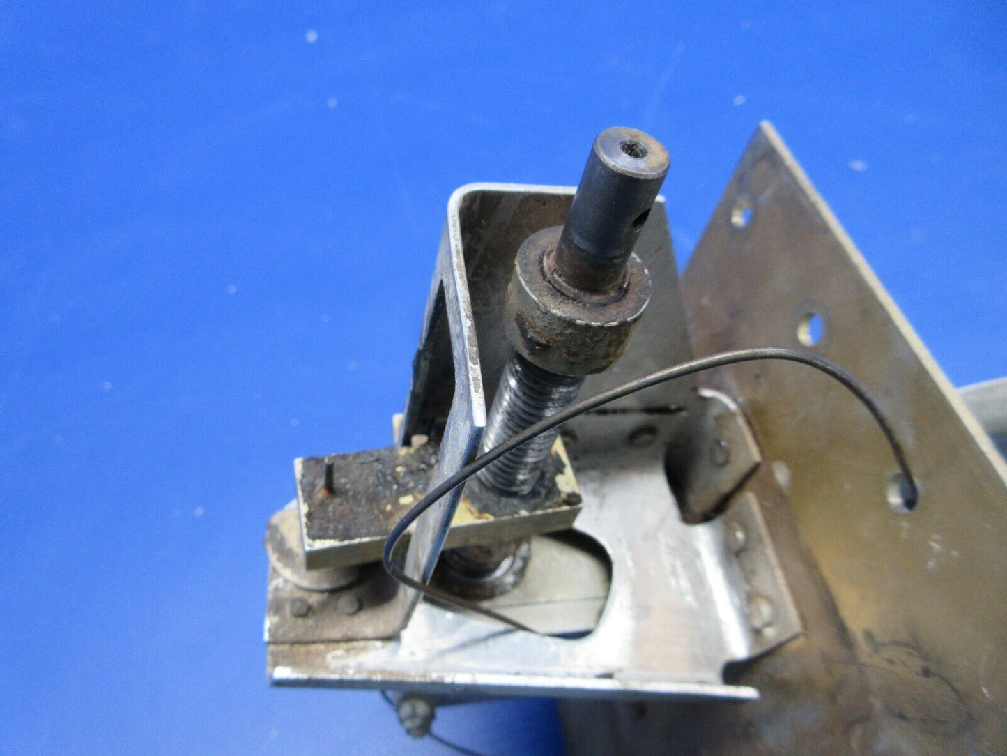 Mooney M20 / M20F Trim Wheel Stabilizer Assy P/N 740085-501 (0224-708)