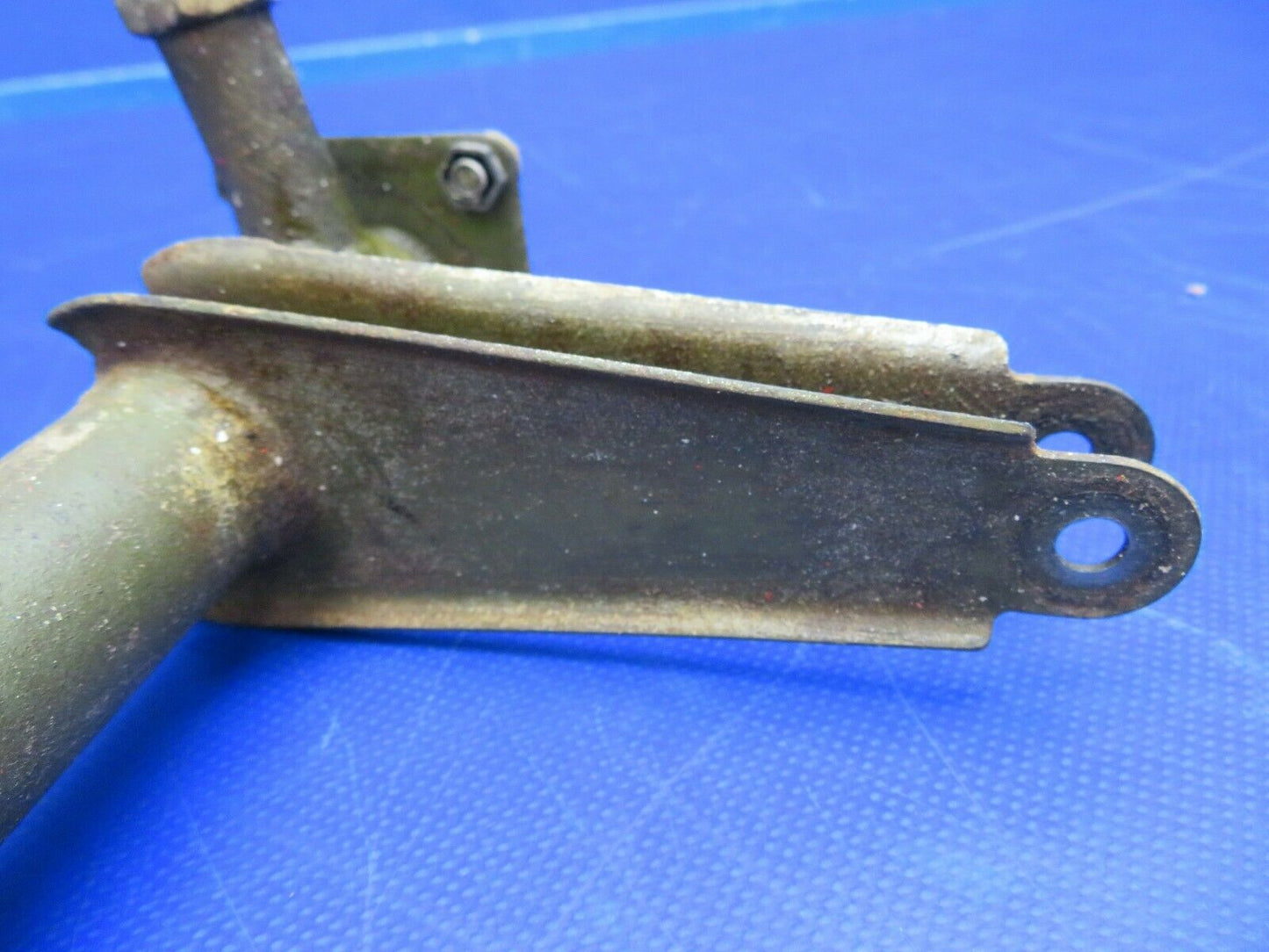 Cessna 310P Torque Tube Assy Uplock Nose P/N 0813300-122 (0620-683)
