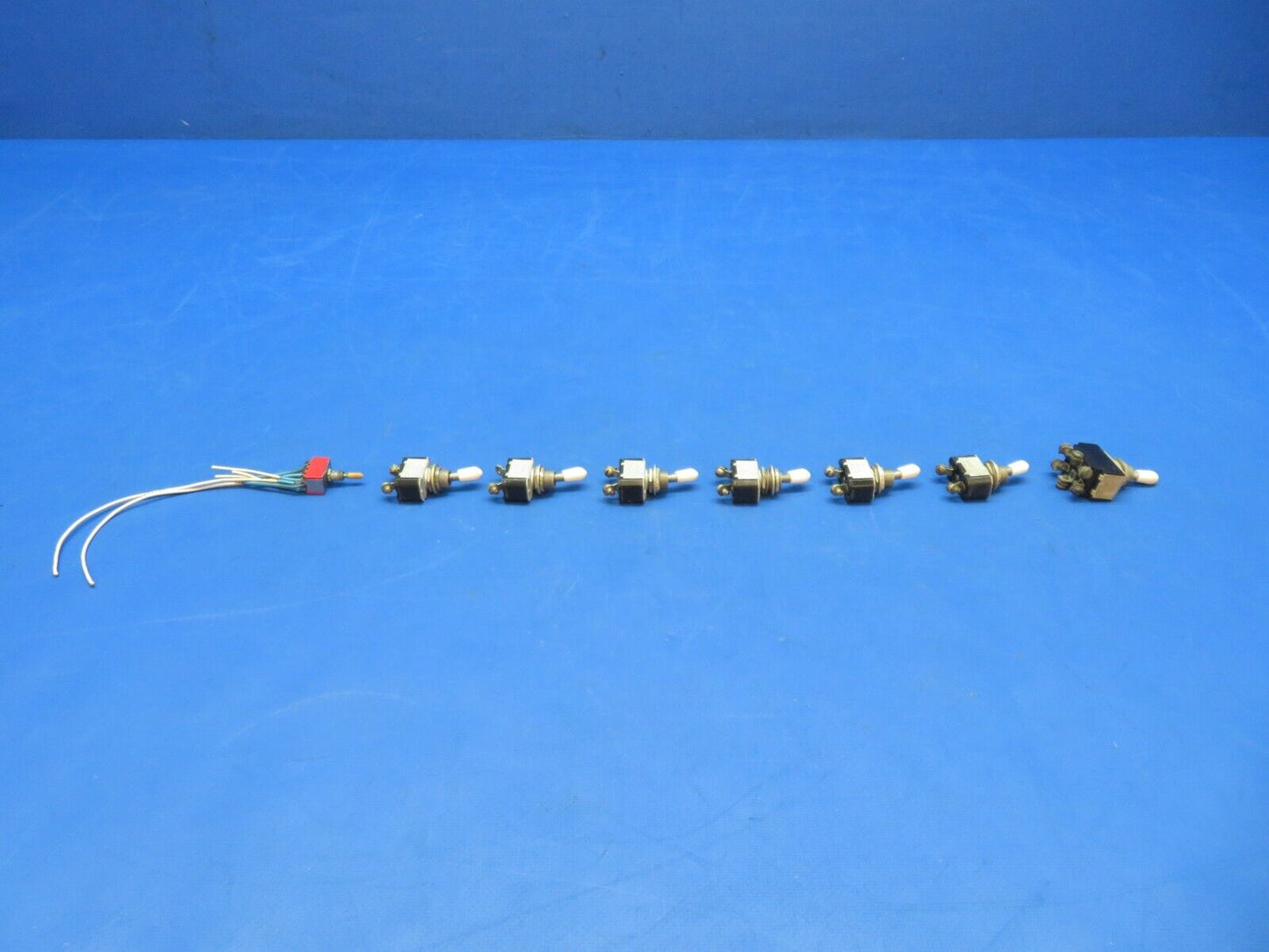 Cessna 310 / 310Q Cutler Hammer Toggle Switch P/N AN3021-2 LOT OF 8 (0923-318)