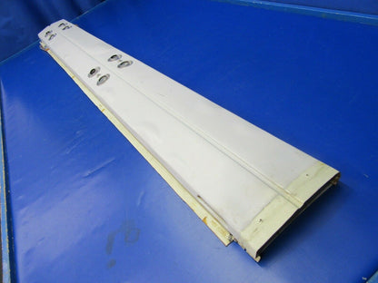 Beech Baron 58P Panel / Headliner Air Vent & Light 102-530063-3 (0420-214)