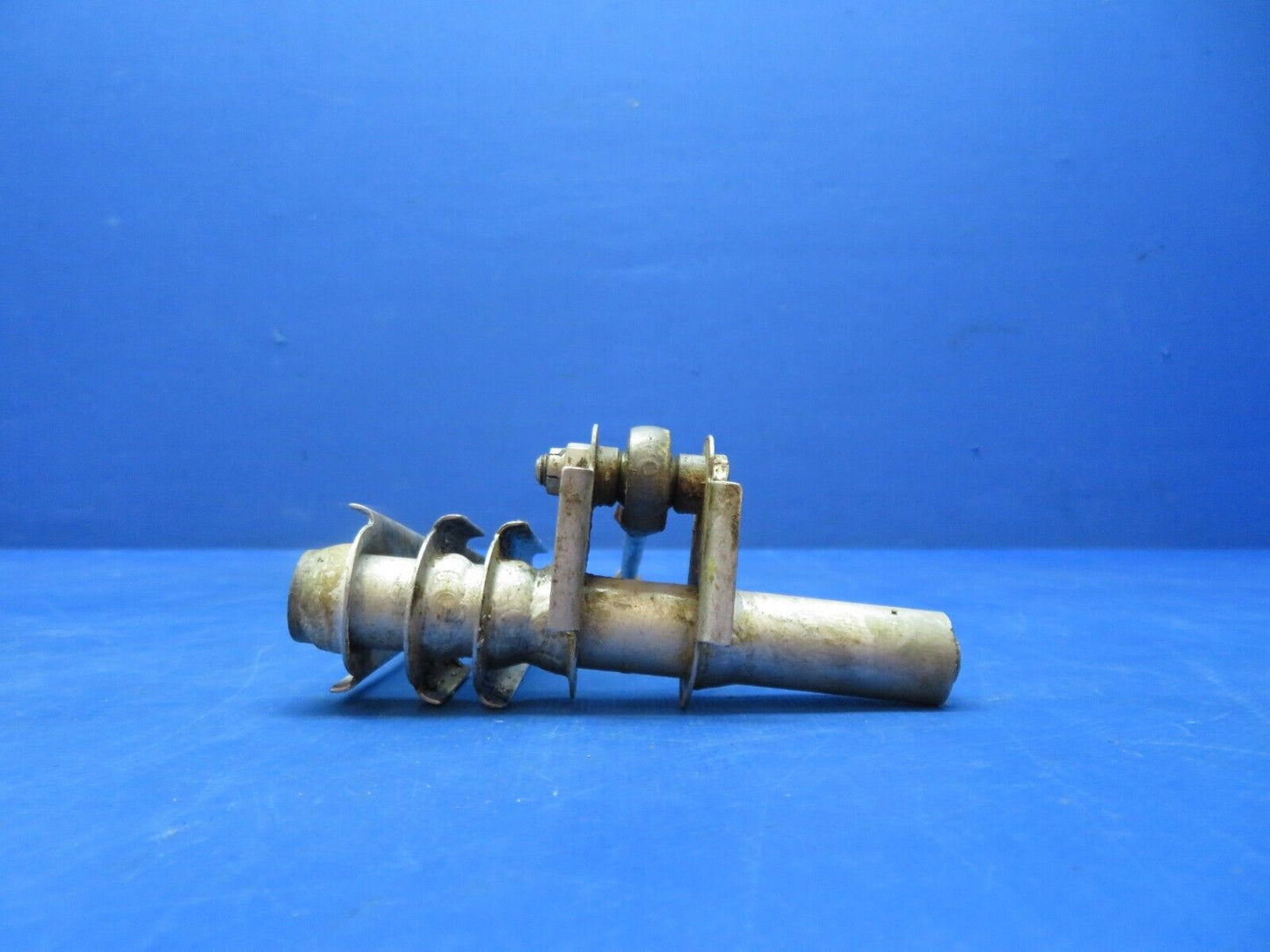 Early Cessna 310 / 310B INBD Bellcrank LH OTBD Flap P/N 0862100-15 (1223-145)