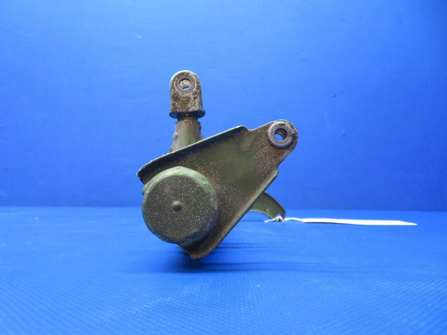 Early Cessna 310 / 310B RH MG Torque Tube Retract P/N 0843510-16 (1223-225)
